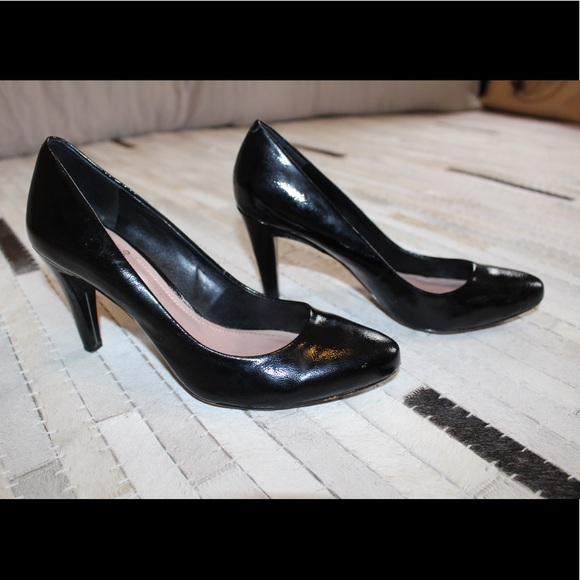 Vince Camuto Black Pumps - Picture 2 of 8